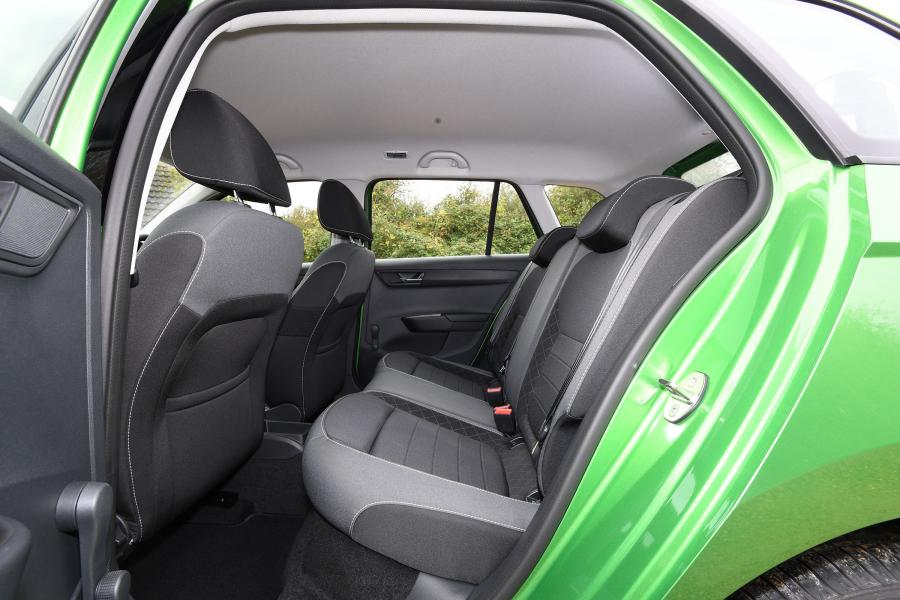 Интерьер Skoda Fabia Estate (NJ) 2018 года  (фото 9 из 14)